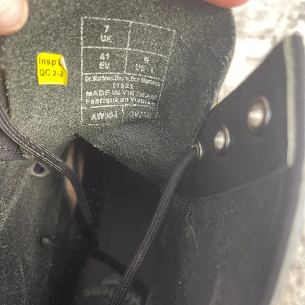 Dr. Martens Mens 9L 1460 Eight Eye Boots Solid Black Leather Combat Boots